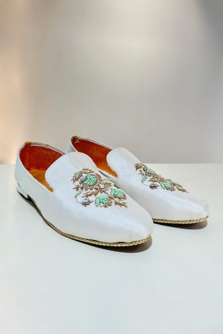 Hilo Design Granaa Zardozi Embroidered Shoes 