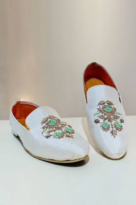 Shop_Hilo Design_Off White Zardozi Embroidered Granaa Shoes _Online_at_Aza_Fashions