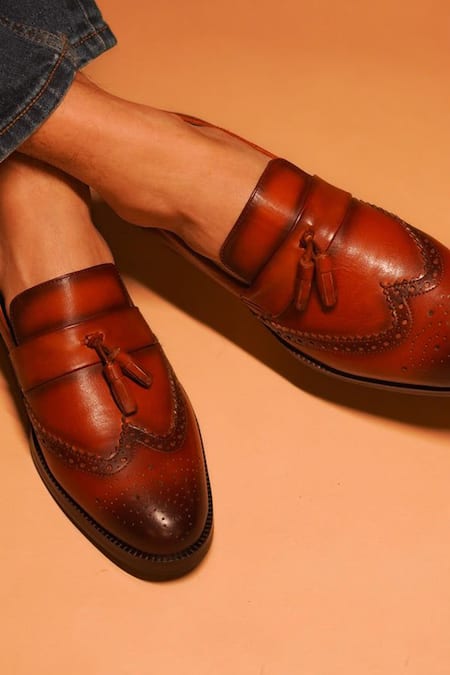 Shop Dmodot Brown Brooches Motivo Broguo Loafers at Aza Fashions Shop_Dmodot_Brown Brooches Motivo Broguo Loafers _at_Aza_Fashions