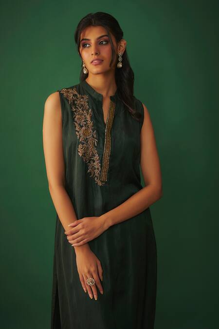 Mehak Murpana Green Satin, Linen Zari Floral Placement Embroidered Kurta And Flared Pant Set at Aza Fashions Mehak Murpana_Green Satin, Linen Zari Floral Placement Embroidered Kurta And Flared Pant Set _at_Aza_Fashions