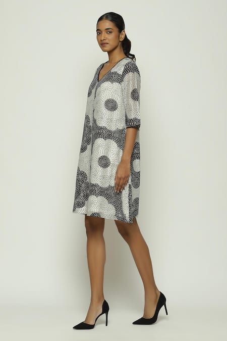 Abraham And Thakore_Black Chanderi Embroidery V-neck Oversized Kantha Flower Dress _Online_at_Aza_Fashions