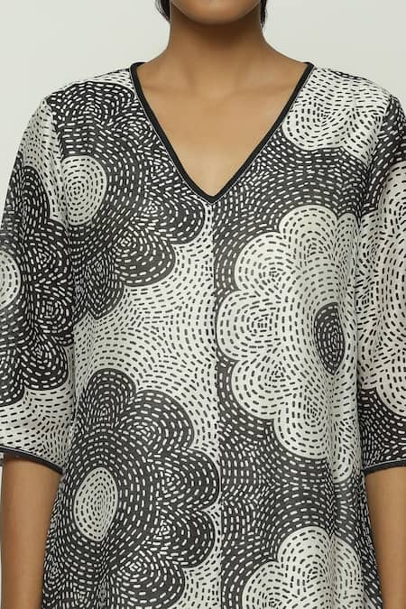 Shop_Abraham And Thakore_Black Chanderi Embroidery V-neck Oversized Kantha Flower Dress _Online_at_Aza_Fashions