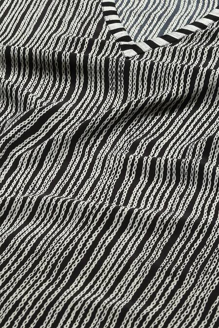 Abraham And Thakore_Black Silk, Crepe Embroidery V-neck Crewel Print Kaftan_at_Aza_Fashions