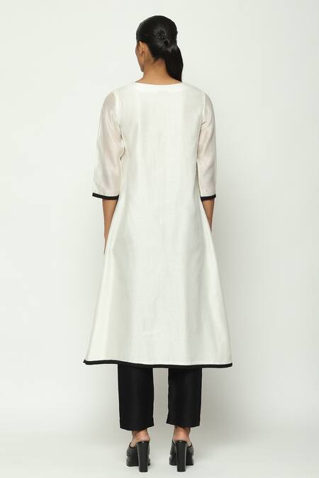 Shop Abraham And Thakore Ivory Chanderi Sequins Round Neck Circlet Flora Embroidered Kurta at Aza Fashions Shop_Abraham And Thakore_Ivory Chanderi Sequins Round Neck Circlet Flora Embroidered Kurta_at_Aza_Fashions