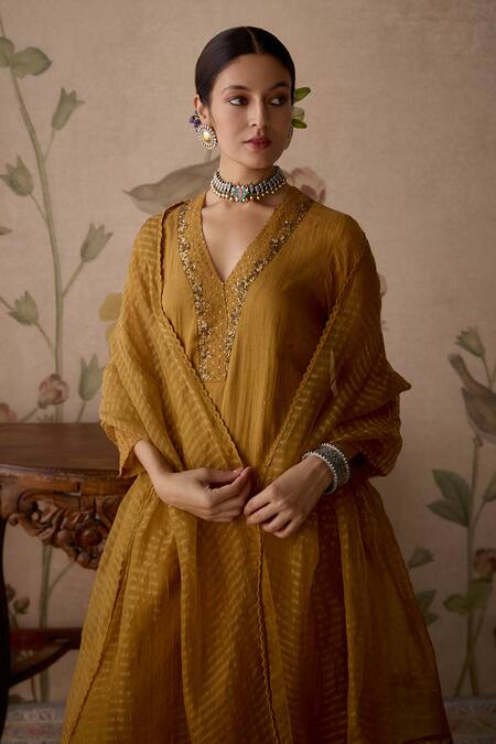 Buy_Kritika Dawar_Yellow Tissue, Organza Sequins, Beads V-neck Hand Embroidered Kurta Set 