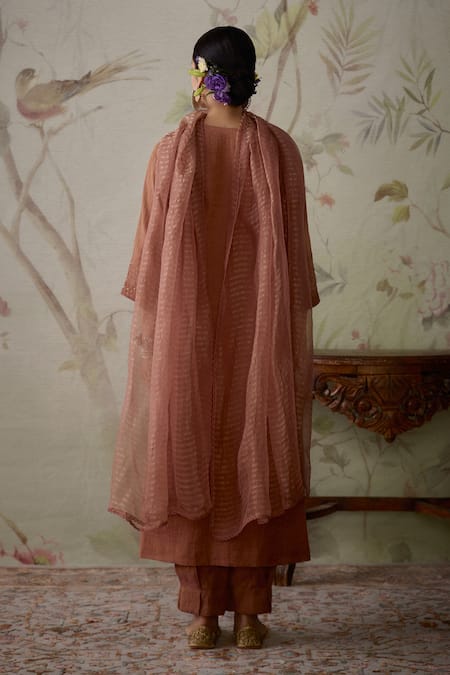 Shop Kritika Dawar Pink Tissue, Organza Sequins, Beads V-neck Hand Embroidered Kurta Set at Aza Fashions Shop_Kritika Dawar_Pink Tissue, Organza Sequins, Beads V-neck Hand Embroidered Kurta Set _at_Aza_Fashions