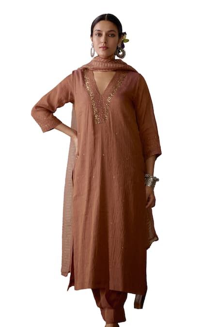 Kritika Dawar Pink Tissue, Organza Sequins, Beads V-neck Hand Embroidered Kurta Set Online at Aza Fashions Kritika Dawar_Pink Tissue, Organza Sequins, Beads V-neck Hand Embroidered Kurta Set _Online_at_Aza_Fashions