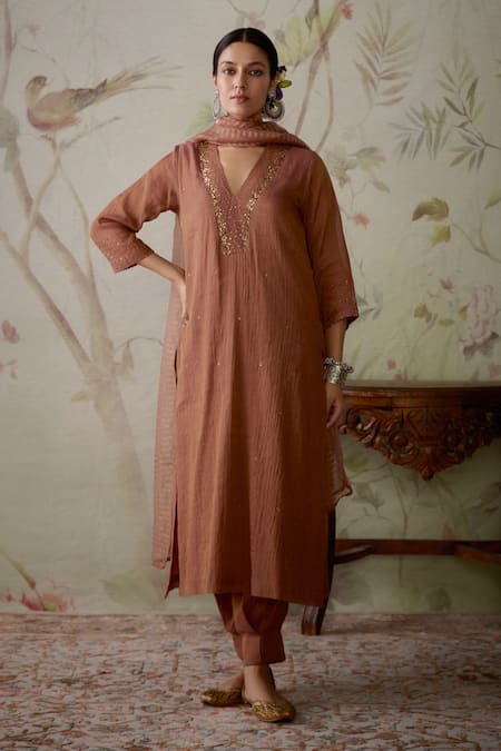 Buy Kritika Dawar Pink Tissue, Organza Sequins, Beads V-neck Hand Embroidered Kurta Set Online at Aza Fashions Buy_Kritika Dawar_Pink Tissue, Organza Sequins, Beads V-neck Hand Embroidered Kurta Set _Online_at_Aza_Fashions