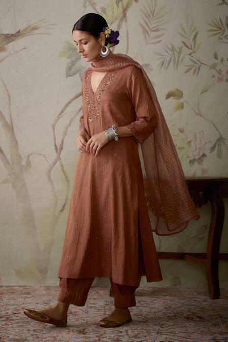 Shop Kritika Dawar Pink Tissue, Organza Sequins, Beads V-neck Hand Embroidered Kurta Set Online at Aza Fashions Shop_Kritika Dawar_Pink Tissue, Organza Sequins, Beads V-neck Hand Embroidered Kurta Set _Online_at_Aza_Fashions