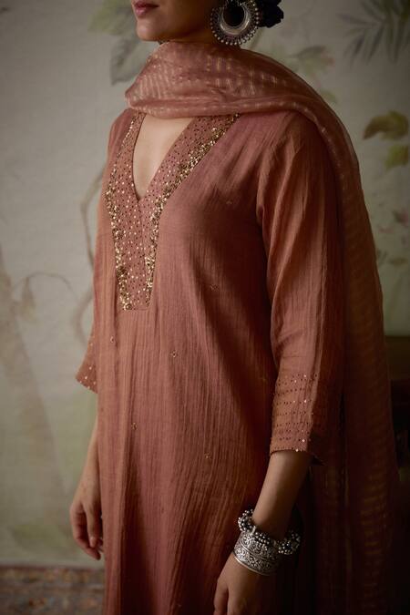 Shop Kritika Dawar Pink Tissue, Organza Sequins, Beads V-neck Hand Embroidered Kurta Set Shop_Kritika Dawar_Pink Tissue, Organza Sequins, Beads V-neck Hand Embroidered Kurta Set