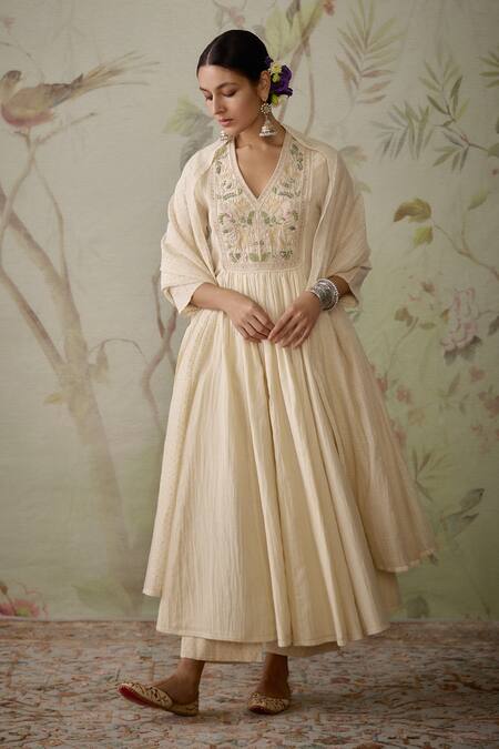 Buy_Kritika Dawar_Ivory Chanderi, Cotton Embroidery, Lace V-neck Botanic Hand Yoke Kurta Set _Online_at_Aza_Fashions