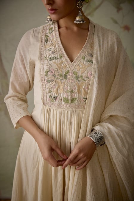 Buy_Kritika Dawar_Ivory Chanderi, Cotton Embroidery, Lace V-neck Botanic Hand Yoke Kurta Set 