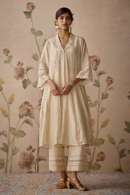 Kritika Dawar Chanderi Embroidered Choga Kurta With Pant 