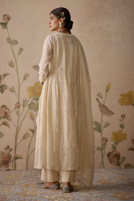 Kritika Dawar Floral Embroidered Chanderi Panelled Kurta Set 