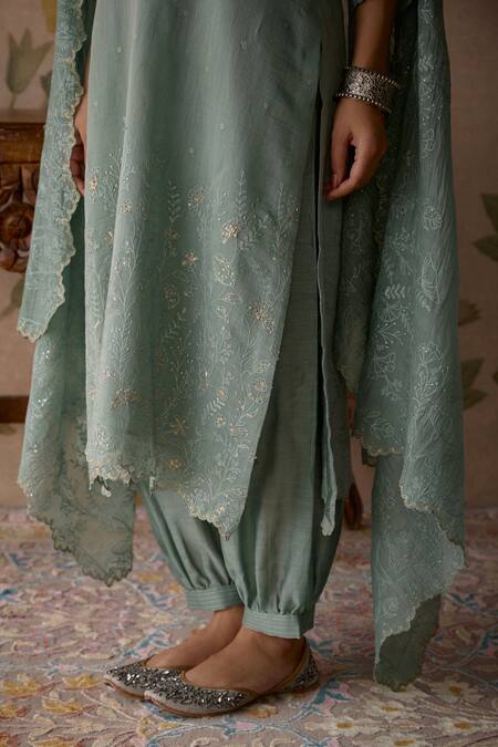 Shop_Kritika Dawar_Blue Chanderi Embroidery V-neck Hand Scalloped Kurta Set _Online_at_Aza_Fashions