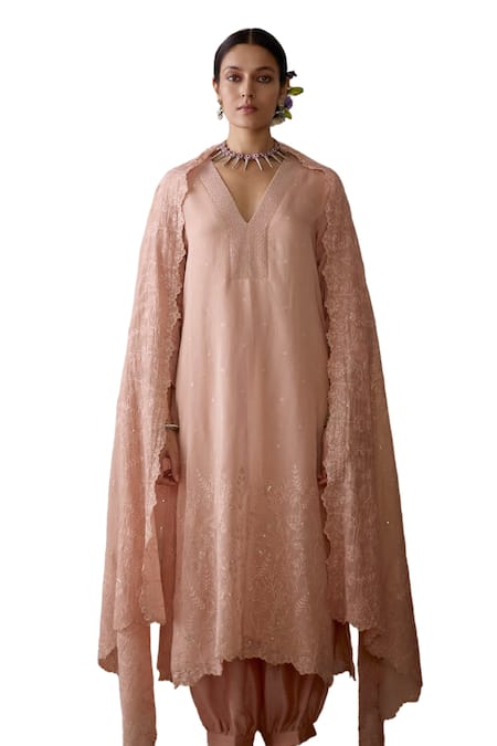 Kritika Dawar Pink Chanderi Embroidery V-neck Hand Scalloped Kurta Set Online at Aza Fashions Kritika Dawar_Pink Chanderi Embroidery V-neck Hand Scalloped Kurta Set _Online_at_Aza_Fashions