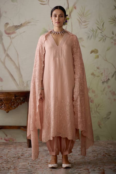 Buy Kritika Dawar Pink Chanderi Embroidery V-neck Hand Scalloped Kurta Set Online at Aza Fashions Buy_Kritika Dawar_Pink Chanderi Embroidery V-neck Hand Scalloped Kurta Set _Online_at_Aza_Fashions