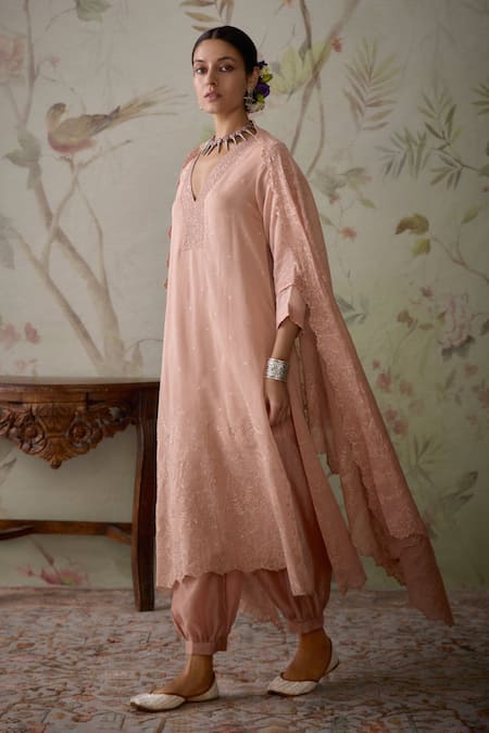 Shop Kritika Dawar Pink Chanderi Embroidery V-neck Hand Scalloped Kurta Set Online at Aza Fashions Shop_Kritika Dawar_Pink Chanderi Embroidery V-neck Hand Scalloped Kurta Set _Online_at_Aza_Fashions