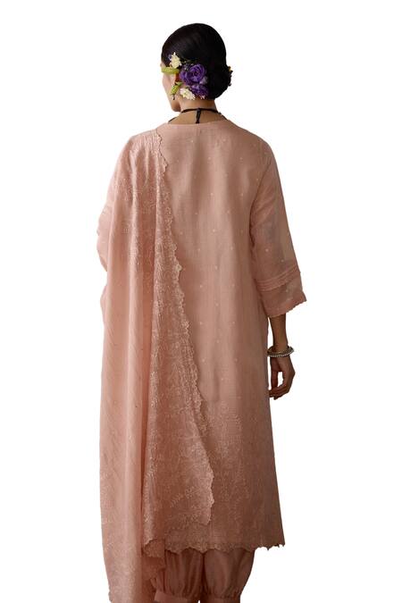 Kritika Dawar Pink Chanderi Embroidery V-neck Hand Scalloped Kurta Set at Aza Fashions Kritika Dawar_Pink Chanderi Embroidery V-neck Hand Scalloped Kurta Set _at_Aza_Fashions