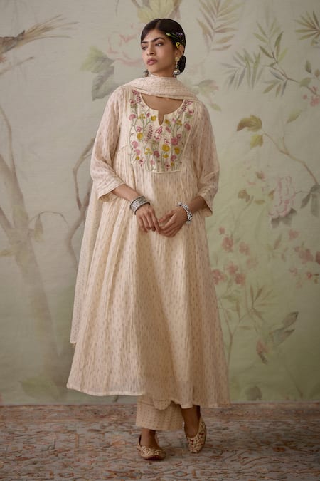 Buy_Kritika Dawar_Ivory Chanderi, Cotton Embroidery, Lace Split Floral Block Print Kurta Set _Online_at_Aza_Fashions