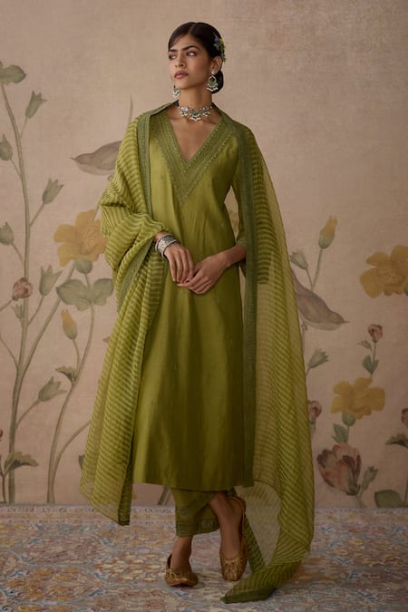 Kritika Dawar Green Kurta Chanderi Self Embroidered V Neck Set 