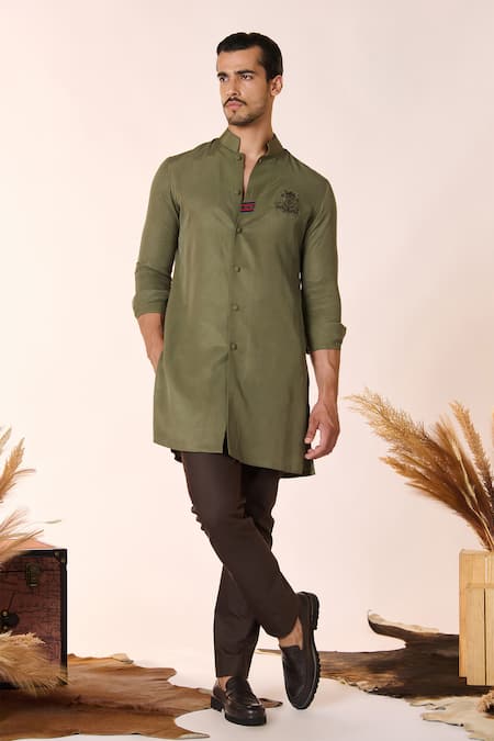 S&N by Shantnu Nikhil Thread Embroidered Crest Kurta 