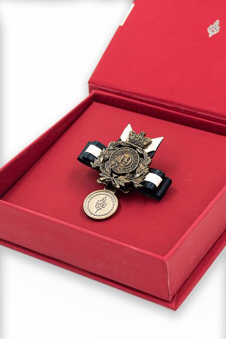 Shop S&N By Shantnu Nikhil Black Metallic Thread Crest Ornamented Brooch at Aza Fashions Shop_S&N By Shantnu Nikhil_Black Metallic Thread Crest Ornamented Brooch_at_Aza_Fashions