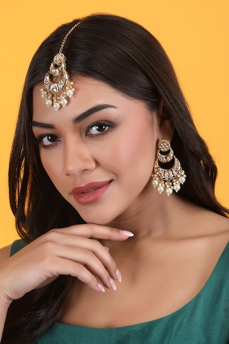 Auraa Trends Gold Plated Diamonds, Pearls Kundan Earrings And Maangtikka Set 