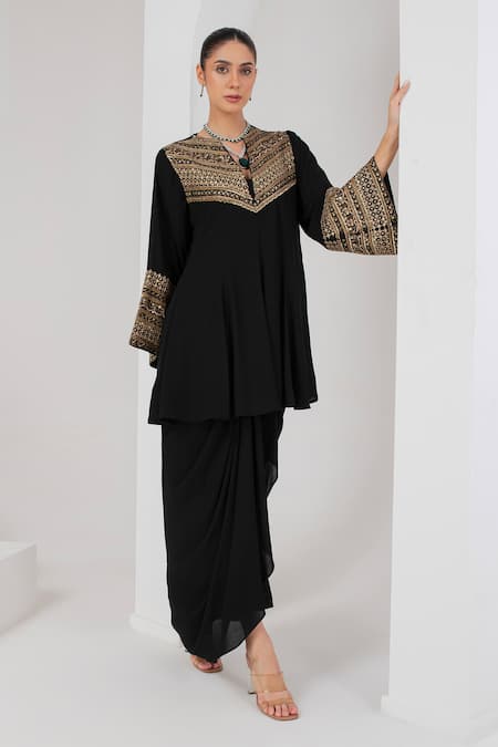 Akara Black Georgette Embroidery Split V-neck Mughal Bloom Kurta With Draped Skirt Online at Aza Fashions Akara_Black Georgette Embroidery Split V-neck Mughal Bloom Kurta With Draped Skirt _Online_at_Aza_Fashions
