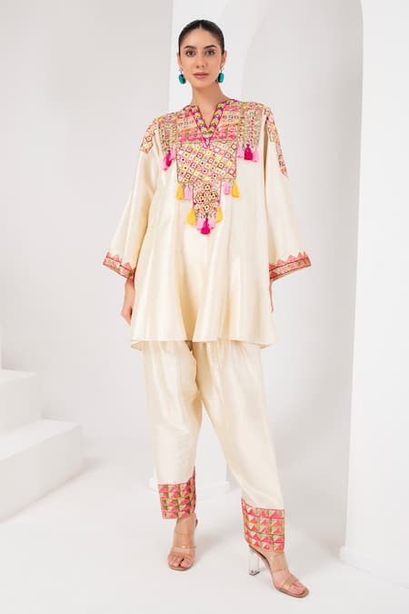 AKARA Ivory Taffeta Silk Embroidery Mirror Notched And Sequin Yoke Kurta With Salwar 