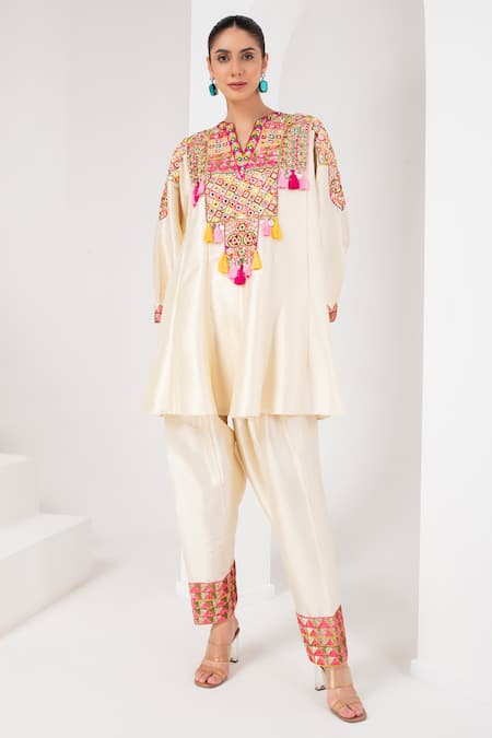 Akara Ivory Taffeta, Silk Mirrors, Sequins, Pearls, And Yoke Kurta With Salwar Online at Aza Fashions Akara_Ivory Taffeta, Silk Mirrors, Sequins, Pearls, And Yoke Kurta With Salwar _Online_at_Aza_Fashions