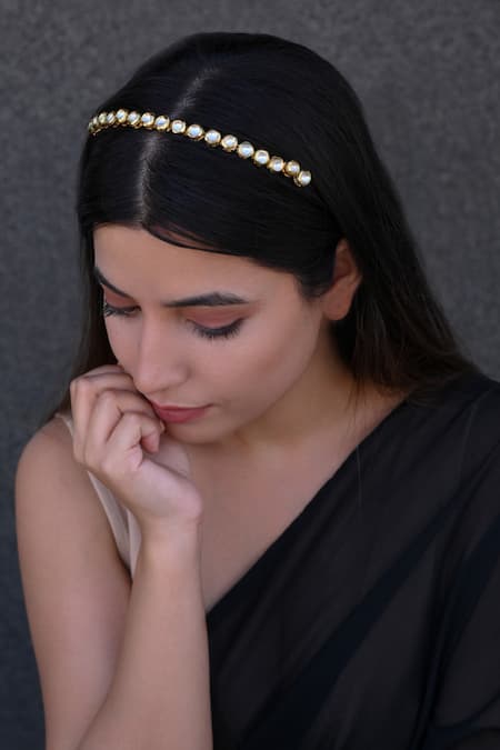 Do Taara Kundan Embellished Hairband 