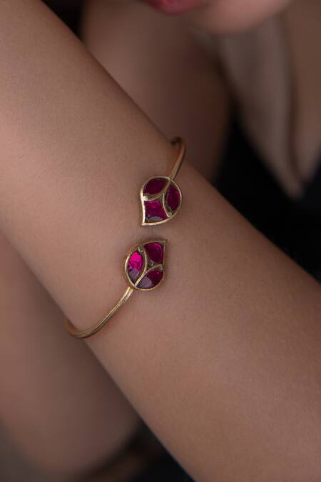 Do Taara Pink Crystals, Stones Tourmaline Cutwork Bracelet Online at Aza Fashions Do Taara_Pink Crystals, Stones Tourmaline Cutwork Bracelet _Online_at_Aza_Fashions