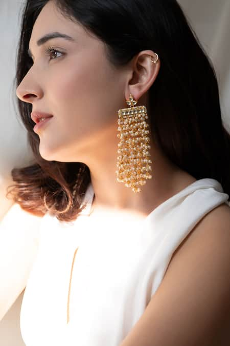 Do Taara Gulbahar Kundan & Shell Pearl Embellished Danglers 