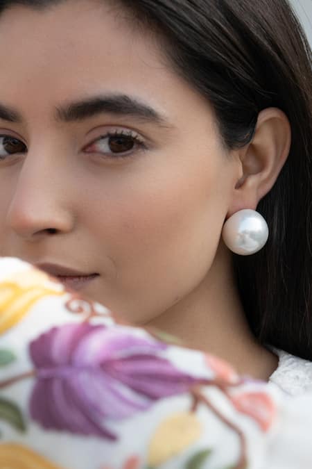 Do Taara Pearl Embellished Studs 