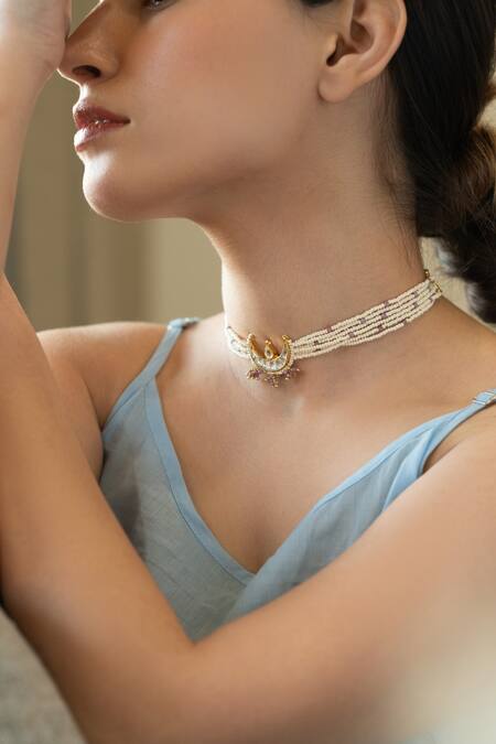 Buy Do Taara Pink Half Crescent Carved Pendant Choker Online at Aza Fashions Buy_Do Taara_Pink Half Crescent Carved Pendant Choker _Online_at_Aza_Fashions