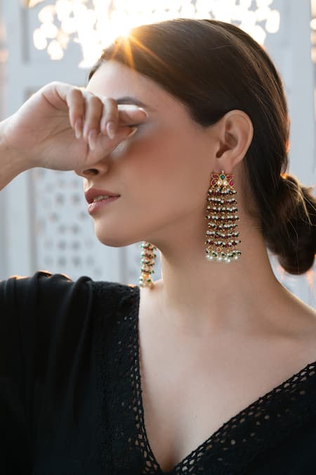 Do Taara Shell Pearl Embellished Earrings 