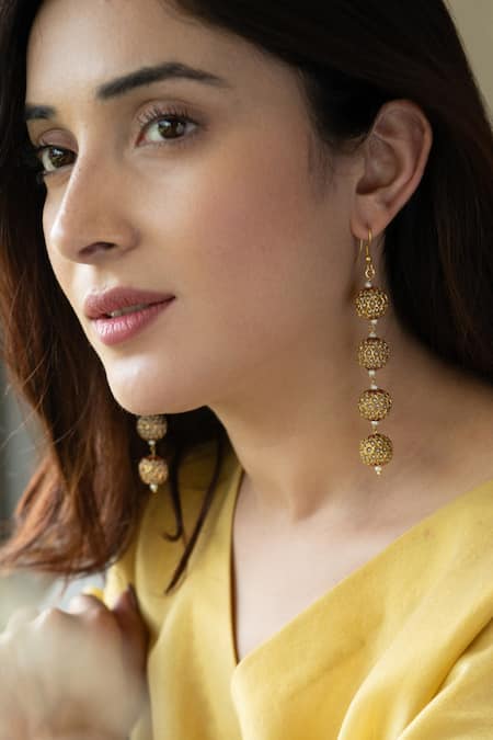 Do Taara Shell Pearl Embellished Jadau Earrings 