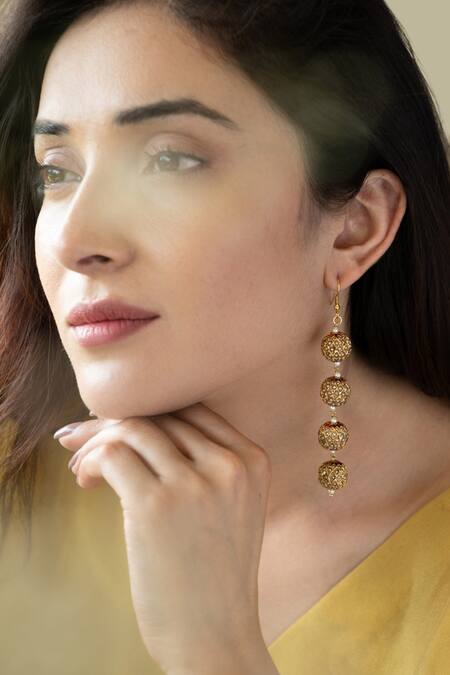 Buy Do Taara Gold Plated Stones Shell Pearl Embellished Jadau Earrings Online at Aza Fashions Buy_Do Taara_Gold Plated Stones Shell Pearl Embellished Jadau Earrings _Online_at_Aza_Fashions