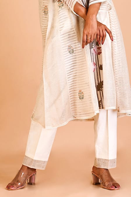 Mityan Ivory Embroidery Round Neck Aari And Floral Print Tunic Set Online at Aza Fashions Mityan_Ivory Embroidery Round Neck Aari And Floral Print Tunic Set _Online_at_Aza_Fashions