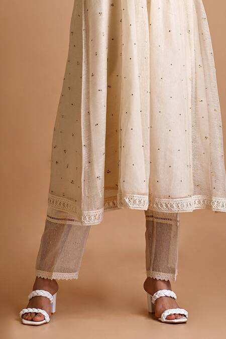 Mityan Ivory Jute Silk Embroidered Floral Round Amarnath Tunic With Inner Online at Aza Fashions Mityan_Ivory Jute Silk Embroidered Floral Round Amarnath Tunic With Inner _Online_at_Aza_Fashions