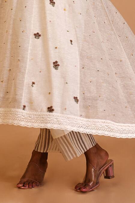 Mityan Ivory Jute Silk Hand Embroidered Floral V Neck Asper Tunic With Inner Online at Aza Fashions Mityan_Ivory Jute Silk Hand Embroidered Floral V Neck Asper Tunic With Inner _Online_at_Aza_Fashions