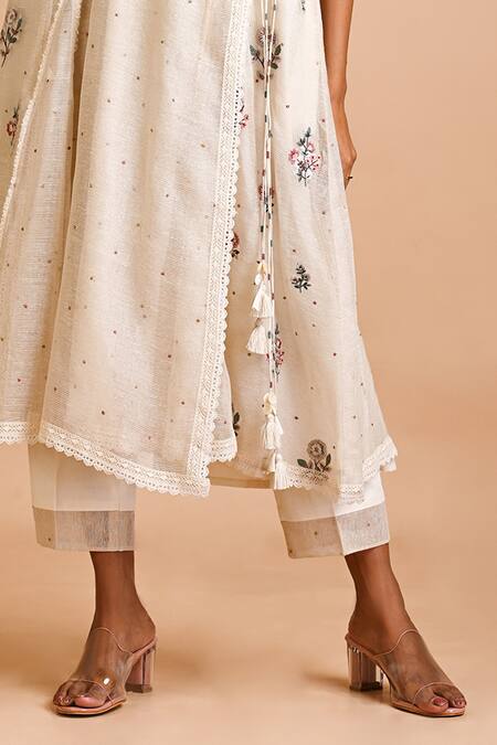 Mityan Ivory Jute Silk Embroidered Floral V Neck Bramble Tunic With Inner Online at Aza Fashions Mityan_Ivory Jute Silk Embroidered Floral V Neck Bramble Tunic With Inner _Online_at_Aza_Fashions