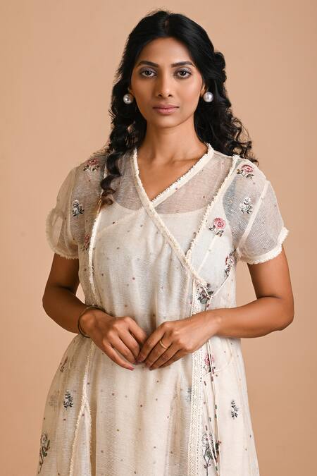 Buy Mityan Ivory Jute Silk Embroidered Floral V Neck Bramble Tunic With Inner Online at Aza Fashions Buy_Mityan_Ivory Jute Silk Embroidered Floral V Neck Bramble Tunic With Inner _Online_at_Aza_Fashions