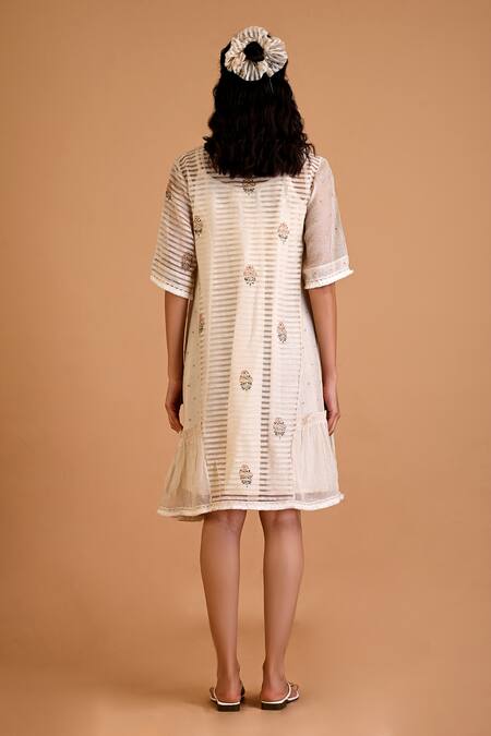 Shop Mityan Ivory Jute Silk Hand Embroidered Floral Round Clove Dress With Inner at Aza Fashions Shop_Mityan_Ivory Jute Silk Hand Embroidered Floral Round Clove Dress With Inner _at_Aza_Fashions