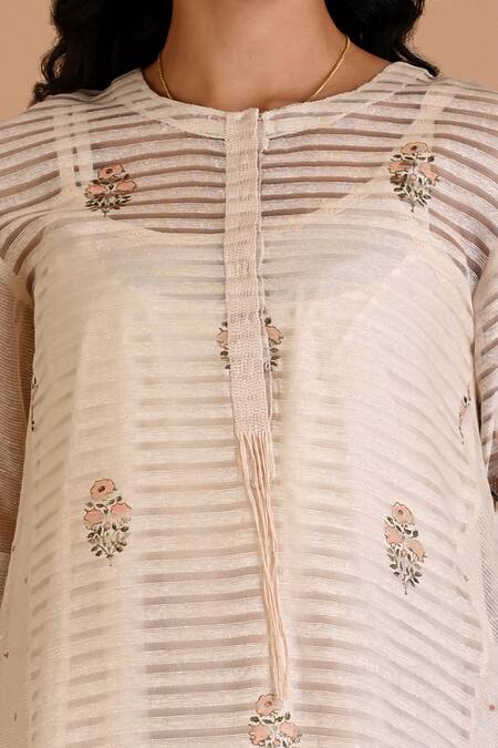 Mityan Ivory Jute Silk Hand Embroidered Floral Round Clove Dress With Inner Online at Aza Fashions Mityan_Ivory Jute Silk Hand Embroidered Floral Round Clove Dress With Inner _Online_at_Aza_Fashions