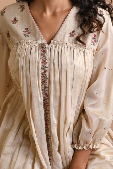 Buy_Mityan_Ivory Silk Chanderi Embroidered Thread V Neck Pleated Tunic With Inner _Online_at_Aza_Fashions