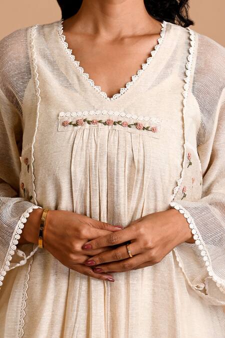 Mityan_Ivory Jute Silk Embroidered Thread V Neck Tunic With Inner _Online_at_Aza_Fashions