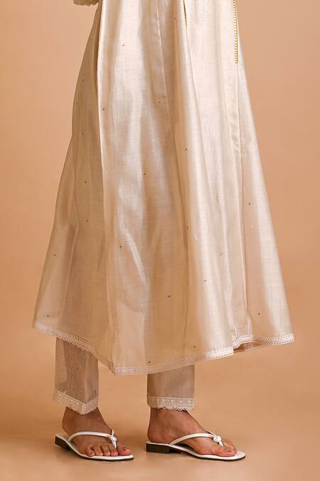 Mityan_Ivory Silk Chanderi Embroidered Thread Round Yasmin Yoke Tunic With Inner _Online_at_Aza_Fashions