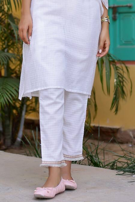 Gulaal_White Cotton, Jacquard Lace, Embroidery V-neck Checkered Textured Kurta Pant Set _at_Aza_Fashions